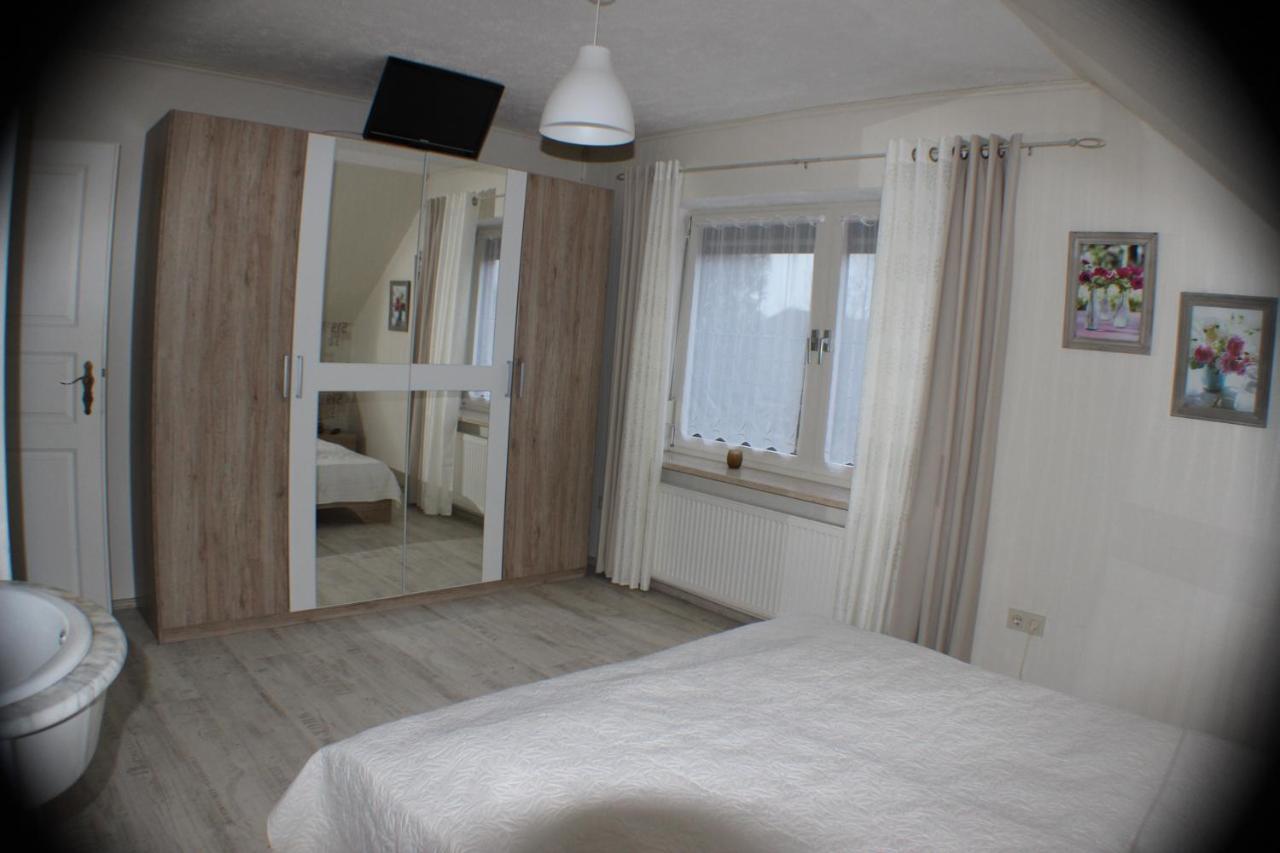 Ferienhaus Abbi Mit Schwimmbad Und Fitness Fur 8 Personen, Strand, Norddeich Lägenhet Hage Exteriör bild